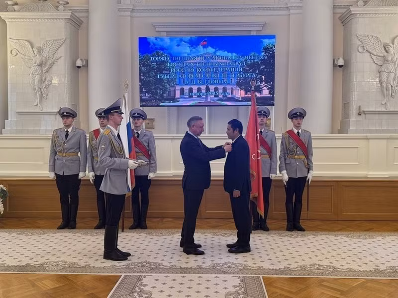 旅居俄罗斯越南人联合会副主席、“传统与友谊基金会”会长阮国雄是唯一荣获“为国际合作做出特殊贡献”荣誉徽章的外国人士。