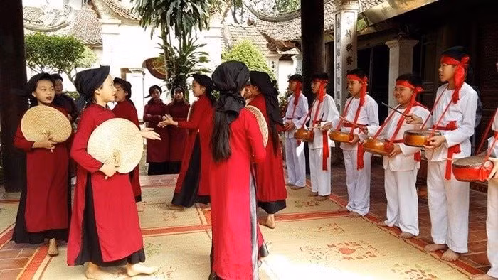 春曲的曲调多样，皆带有清新明快、充满民间气息的旋律，极易打动人心。