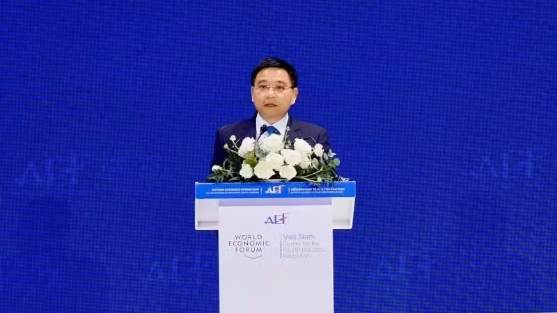 越南政府副总理阮文胜在2026年秋季经济论坛上发表讲话。