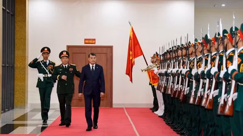 黎明兴总理出席国防学院2026—2027新学年开学典礼。（图片来源：人民军队报）