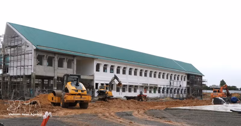 邦敦九年一贯制寄宿学校建设项目已进入最后收尾阶段，预计将于2026-2027学年投入使用。（图片来源：越通社）