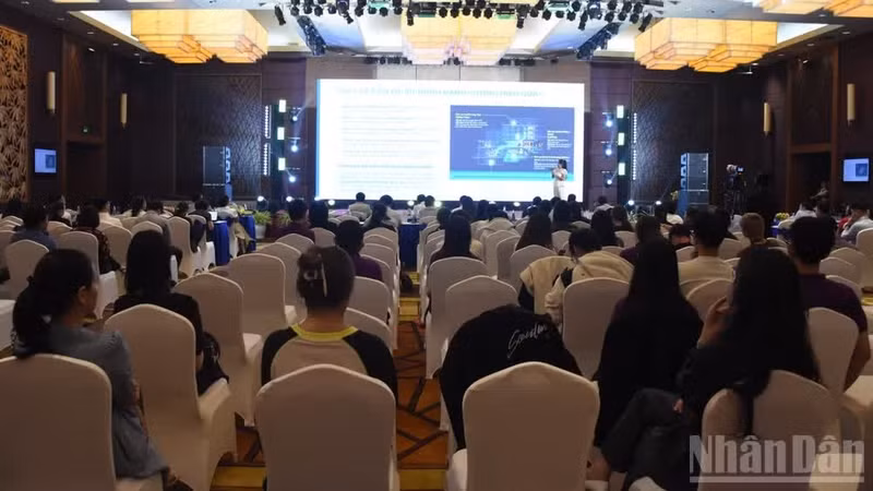 会议场面。（图：英桃摄）