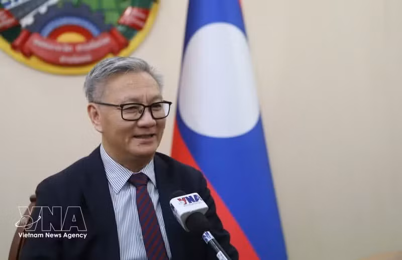 老挝副总理兼外长通沙万·丰威汉接受越通社记者采访。（图片来源：越通社）