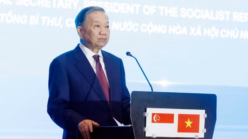 越共中央总书记、国家主席苏林在论坛上发表讲话。