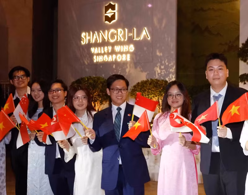 vna-potal-tong-bi-thu-chu-tich-nuoc-to-lam-va-phu-nhan-bat-dau-chuyen-tham-cap-nha-nuoc-toi-singapore-va-phat-bieu-dan-de-tai-doi-thoai-shangri-la-8791486-1.jpg