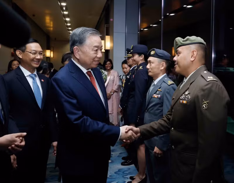 vna-potal-tong-bi-thu-chu-tich-nuoc-to-lam-va-phu-nhan-bat-dau-chuyen-tham-cap-nha-nuoc-toi-singapore-va-phat-bieu-dan-de-tai-doi-thoai-shangri-la-8791481.jpg
