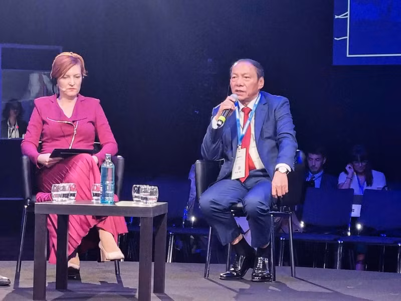 越南文化、体育与旅游部长阮文雄在2025 MONDIACULT会议上发表讲话。（图：文化、体育与旅游部）