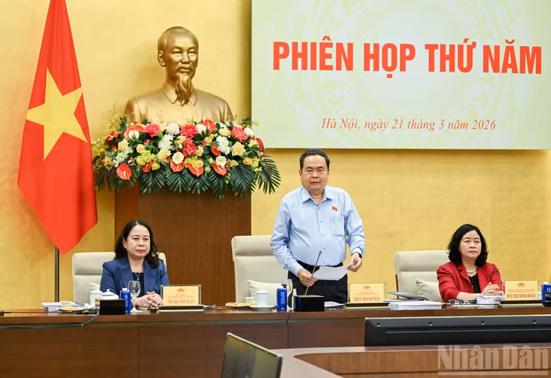 国会主席陈青敏在国会大厦主持召开国家选举委员会第五次会议。