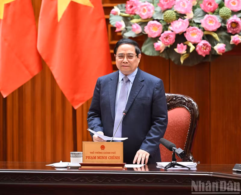 范明正总理在会上发表讲话。