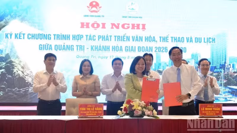广治省与庆和省文化体育旅游厅领导签署《2026-2030年阶段文化、体育和旅游发展合作备忘录》。（香江 摄）