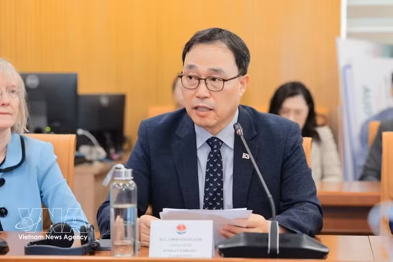 韩国驻越南大使崔泳三。（图片来源：越通社）