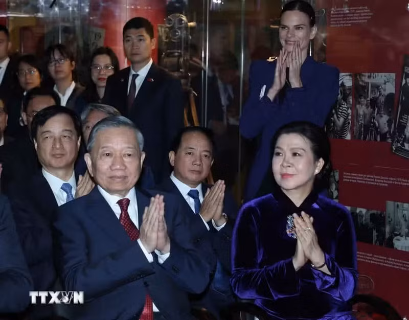 越共中央总书记、国家主席苏林与夫人出席"越俄文化遗产与文化交流空间"启动仪式。