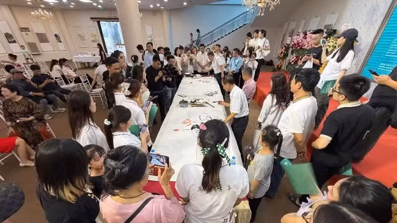 漓江画派中国画精品东盟国家巡展（越南站）开展。