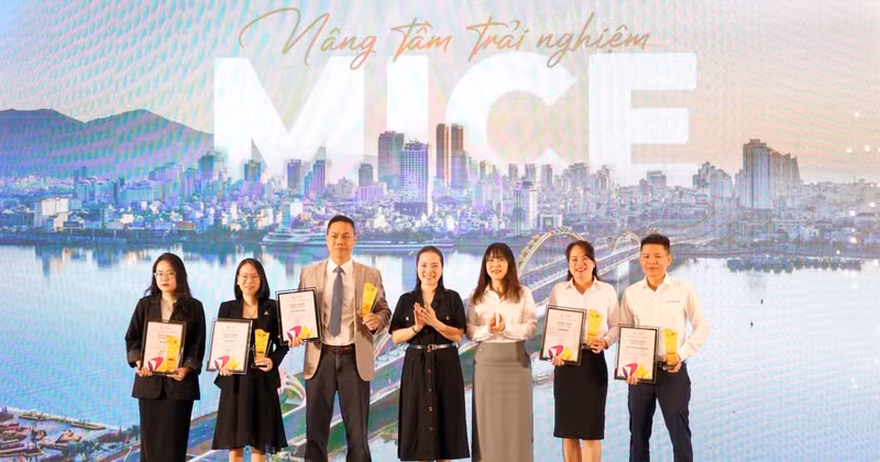 岘港旅游业首次设立“MICE - The Rising Wave”奖项，表彰在2025年会奖旅游客源开发方面作出突出贡献的企业。（图片来源：越通社）