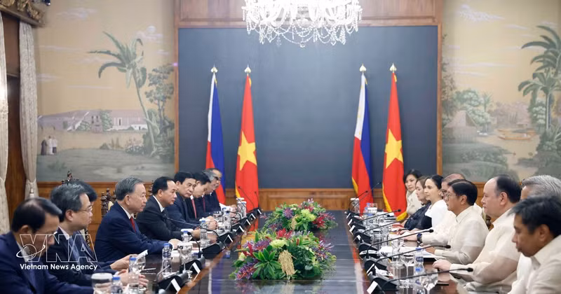 越共中央总书记、国家主席苏林与菲律宾总统费迪南德·罗慕尔德兹·马科斯举行会谈。（图片来源：越通社）