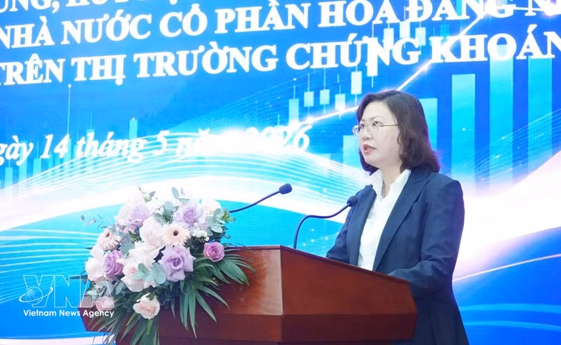 越南国家证券委员会主席武氏真芳在会上发言。（图片来源：越通社）
