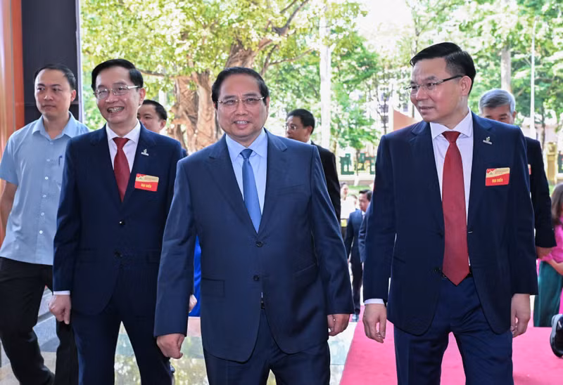 政府总理范明正出席越共国家工业与能源集团第四次代表大会。