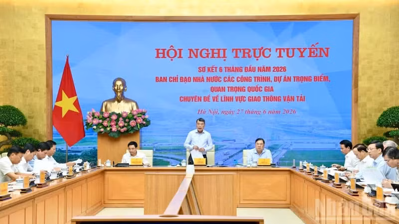 越南政府总理黎明兴在会上发表讲。