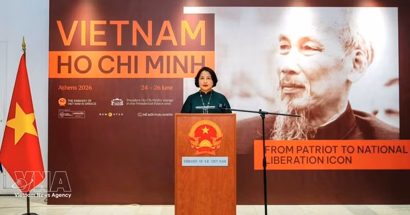 越南驻希腊大使范氏秋香发表讲话。（图片来源：越通社）