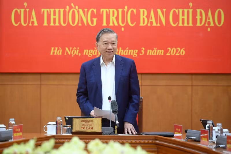 苏林总书记在会上发表讲话。