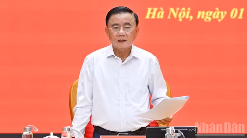 越共中央书记处常务书记陈锦秀在会上发表讲话。