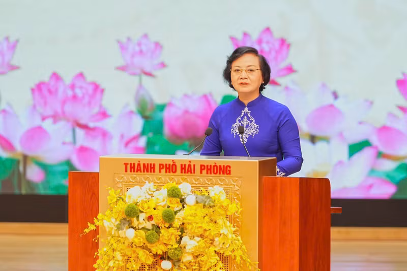 越共中央书记处书记、政府副总理、越南老年人国家委员会主席范氏青茶出席启动仪式并发表讲话。（图片来源：越通社）
