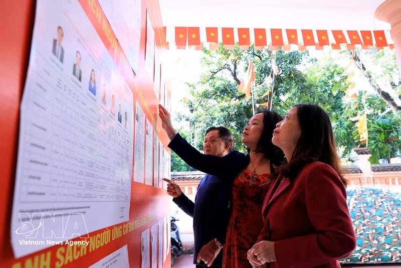 第十五届国会处理了大量工作，突出表现为组织多次临时会议决定紧迫问题。（图片来源：越通社）