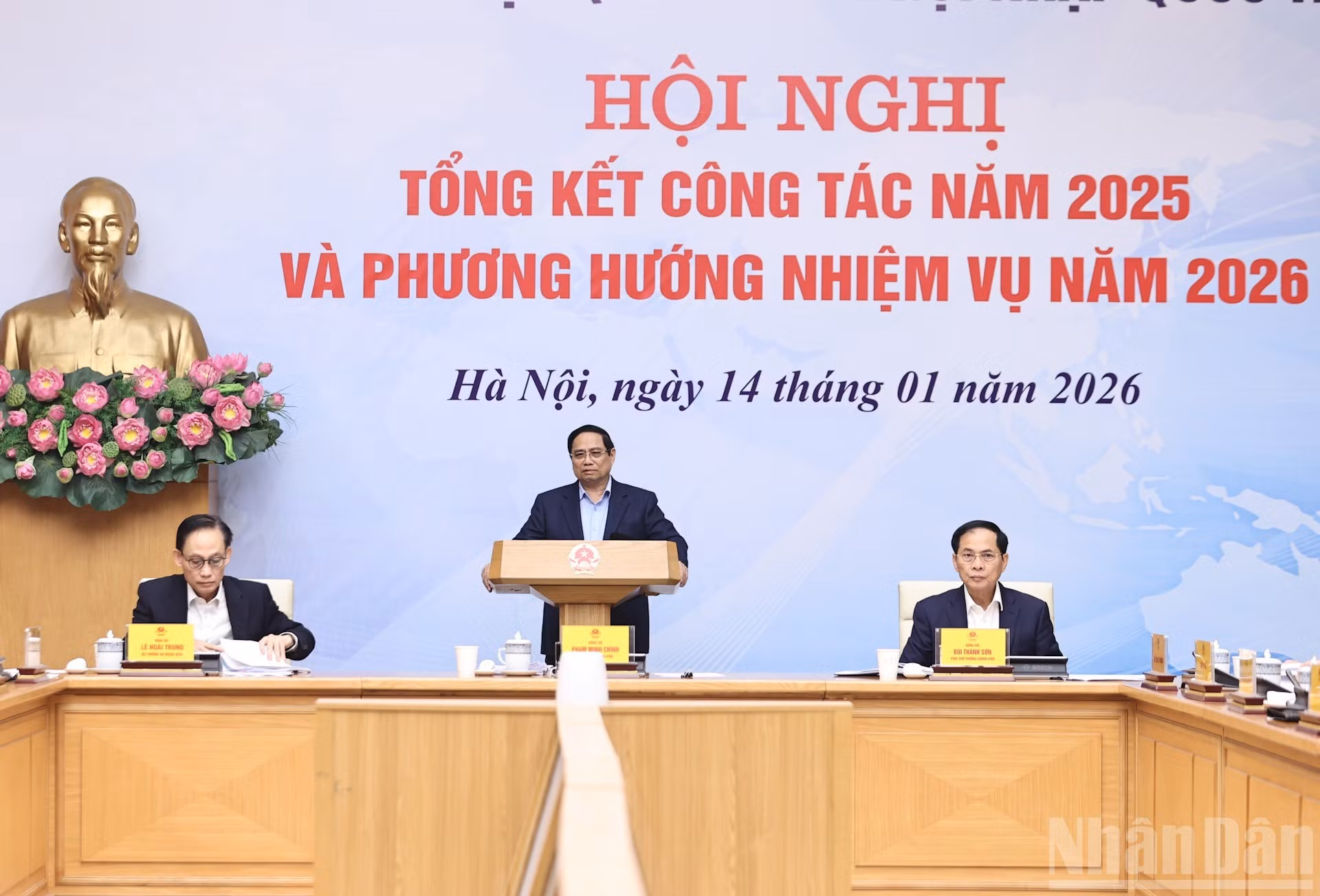 范明正总理在会议上发表主旨讲话。（陈海 摄）