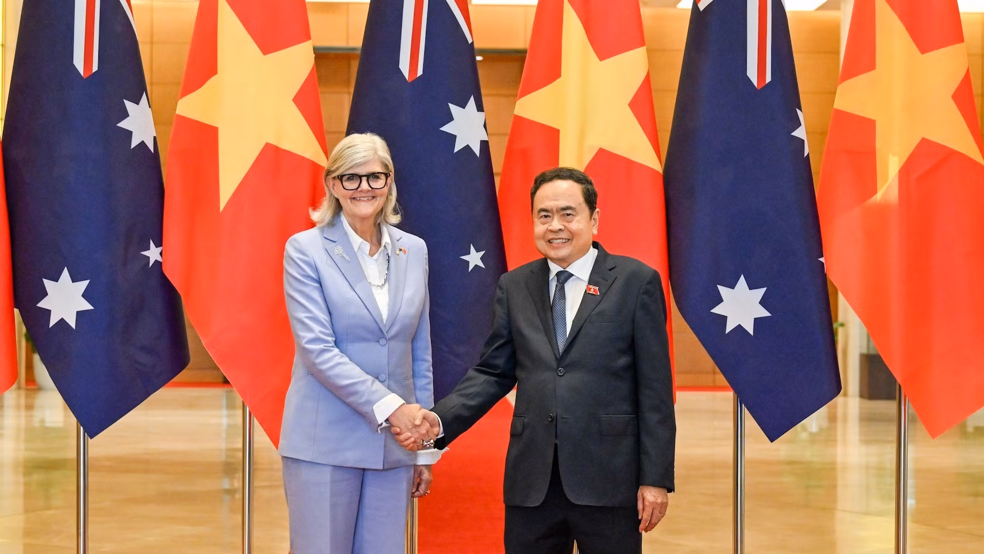 越南国会主席陈青敏会见澳大利亚总督萨曼莎·莫斯廷。