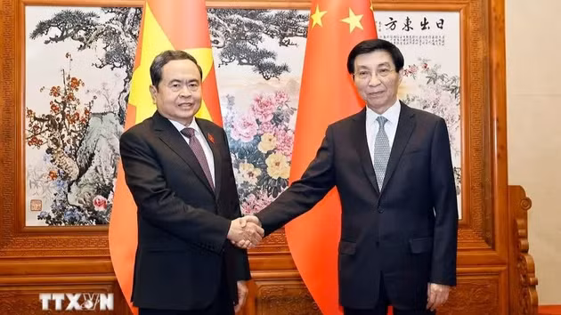 越南国会主席陈青敏会见中国全国政协主席王沪宁。