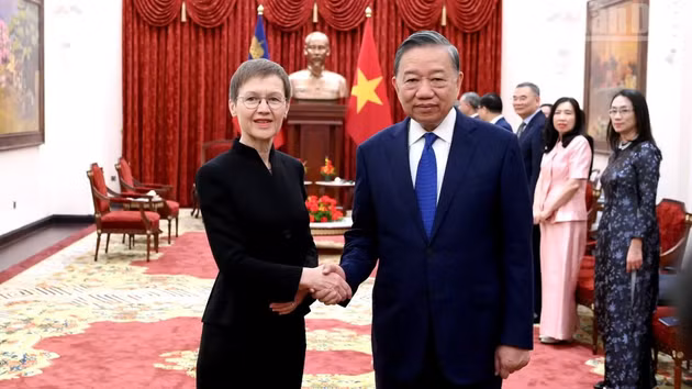 越共中央总书记、国家主席苏林和列支敦士登公国首相布丽吉特·哈斯。