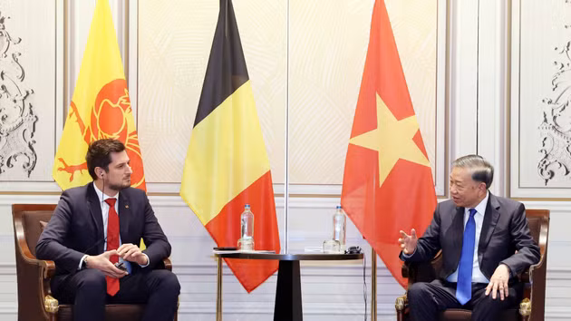 越共中央总书记、国家主席苏林会见瓦隆大区首席大臣阿德里安·多利蒙。
