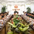 2026年越柬贸易对接与产品推介会组委会召开会议，商讨相关筹备工作。（越南国防部供图）