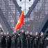 参加《祖国在我心中》政论艺术晚会的阅兵方队做好准备。