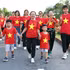 永隆省民众兴高采烈地参加2025年“与越南一同前进” 徒步活动。（霸勇 摄）