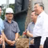 越共中央总书记、国家主席苏林实地考察环城1号公路（黄球—跪象段）投资建设项目。（图片来源：越通社）