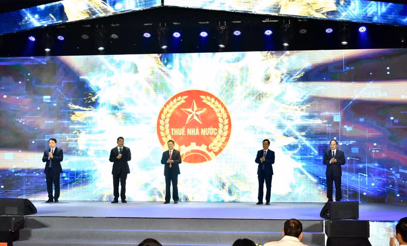 越南税务总局电子商务信息门户网开通运行仪式。