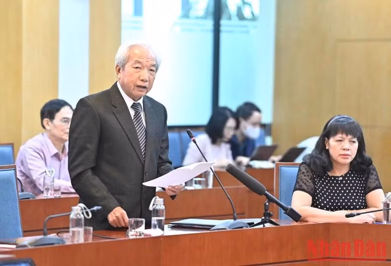 巴亭选民发表意见。