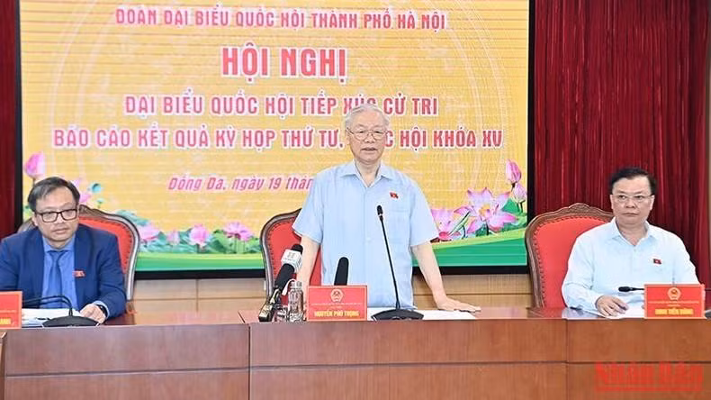 阮富仲总书记发表讲话。