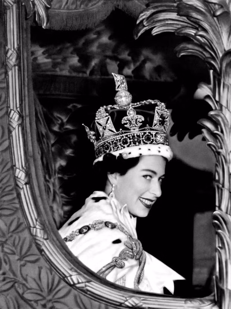 1952年2月6日，伊丽莎白在乔治六世国王去世后正式继承王位，成为女王。（图片来源：PA）