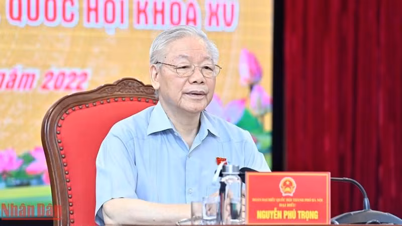 越共中央总书记阮富仲出席河内市一号选举单位会见选民活动。