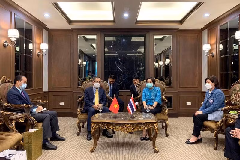 潘志成大使会见泰国沙拉武里府副府尹安卡纳·奇塔蒂塔。