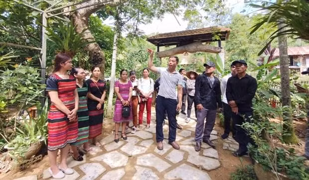 瑞士发展与合作协会为1200名少数民族人开展旅游业务培训活动。（图片来源：越通社）