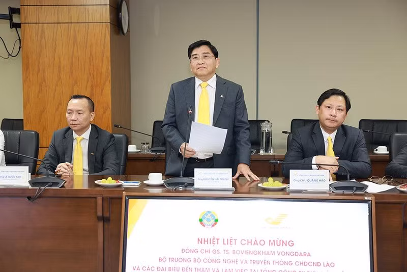 越南邮政总公司董事长阮海清在会谈上发表讲话。