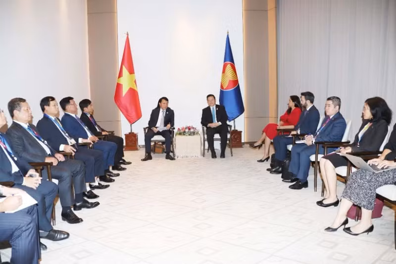 越南公安部部长梁三光上将会见东盟秘书长高金洪。（图片来源：越通社）