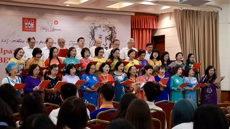 庆祝诗人普希金生日的音乐会在河内举行。