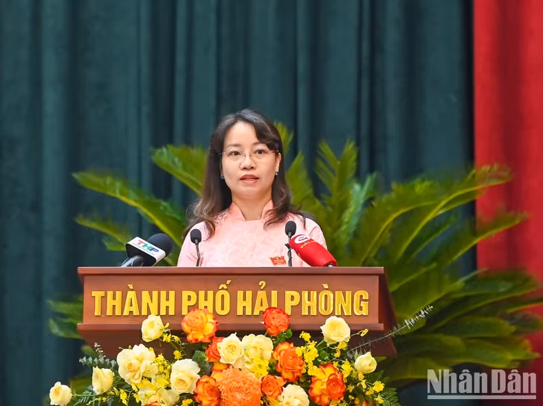 安阳县委书记陈氏琼庄作报告。