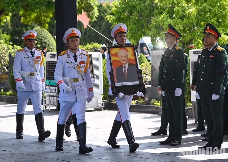 越共中央总书记阮富仲安葬仪式。