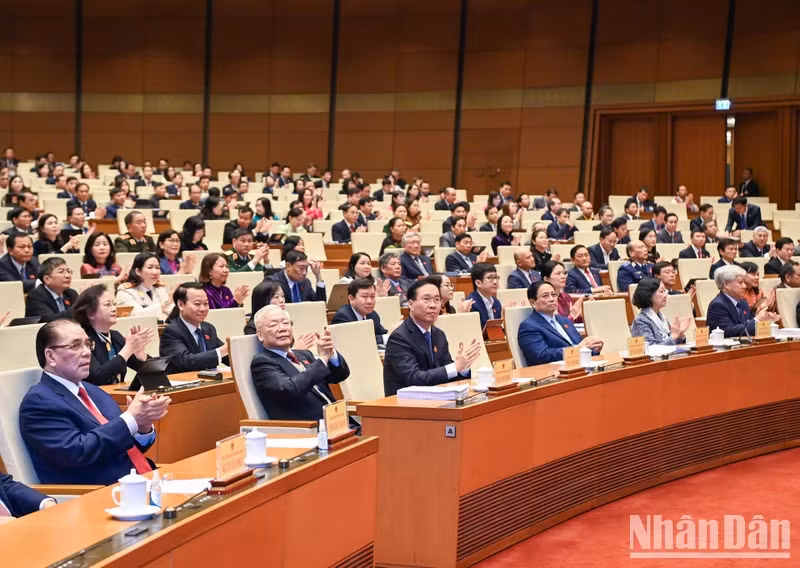 党、国家领导人出席第十五届国会第五次特别会议。