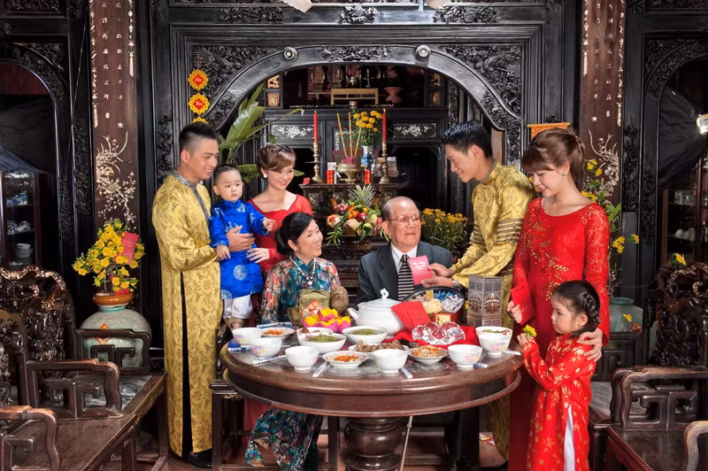 全家团团圆圆，家家户户都会准备一桌丰富的年夜饭，送走旧年，迎接新春的到来。